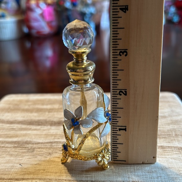 💕HOST PICK 💕Perfume Bottle Vintage 3 Leg White Flowers Blue Crystals Gold Tone - Picture 14 of 16